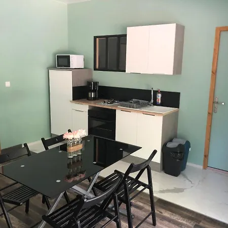 Le De L'ajon Apartment